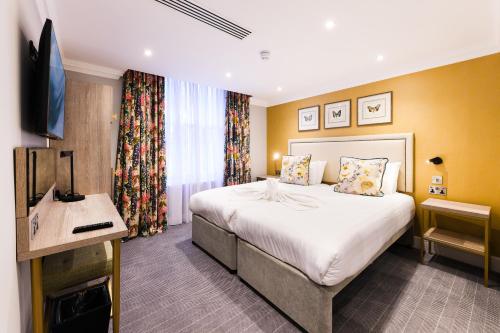 Byron Hotel - Key Points