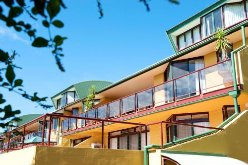 Byron Links Apartments - About Your Stay