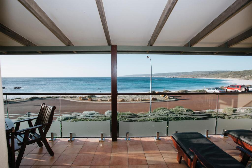 Canal Rocks Beachfront Apartments Review