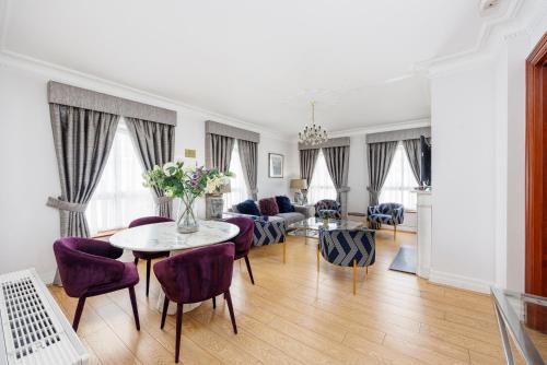 CARLTON COURT - MAYFAIR - Key Points