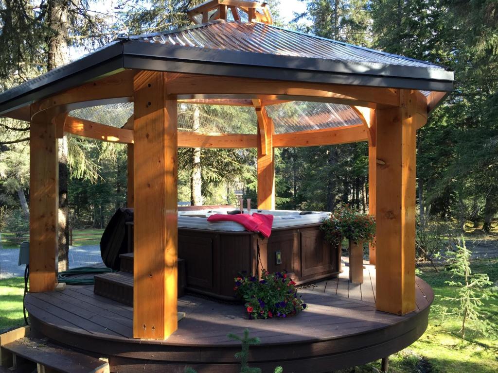 Carriage House Accommodations - About Your Stay