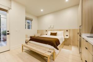 Casa De La Vina - Boutique Suites in Downtown Santa Barbara - About Your Stay
