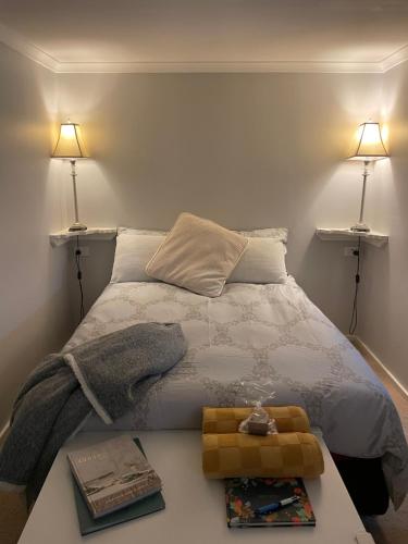 Churchills B&B Twin Spa Getaway Studio - Key Points