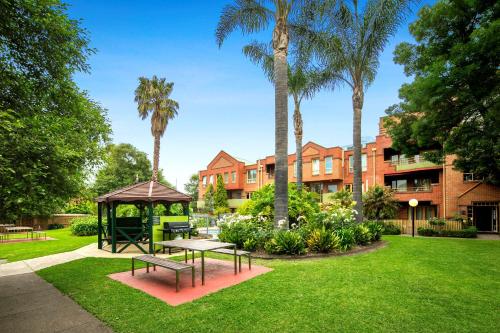 Comfort Apartments Royal Gardens - Key Points