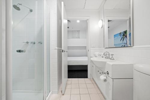 Comfort Hotel Melbourne Central Review - Key Points