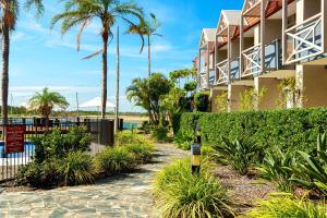 Comfort Resort Waters Edge - About Your Stay