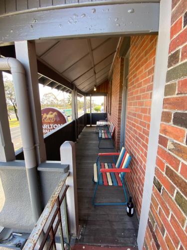 COMMERCIAL HOTEL KANIVA - Key Points