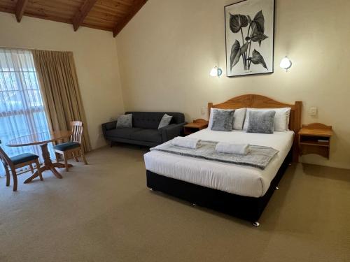 Coonawarra Place Motor Inn - Key Points