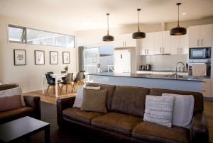 Couples Getaway on Bruny Island - Key Points
