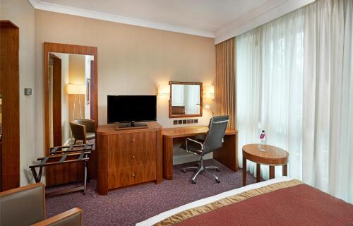 Crowne Plaza London Ealing, an IHG Hotel - Convenient Location and Transport Links