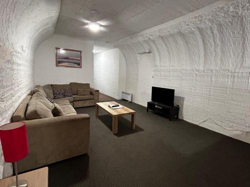 Desert View Apartments - Key Points