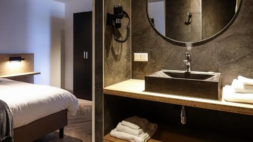 Dock Hotel Stellendam - About Your Stay