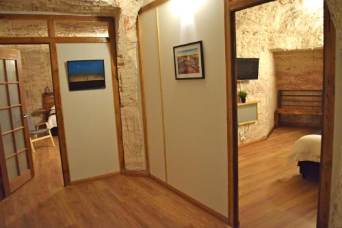 Dug Out B&B - Key Points