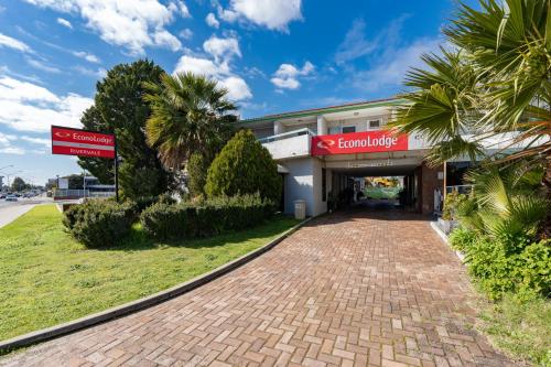 Econo Lodge Rivervale - About Your Stay