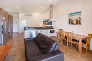 Eight Willows Retreat - About Your Stay