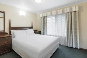 Elizabethan Lodge - Key Points