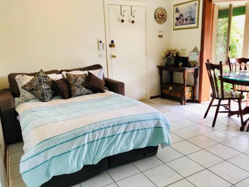 Fairy Wren Cottage Country to Coast Retreat Review - Key Points