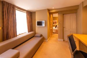 Fielding Hotel - Key Points