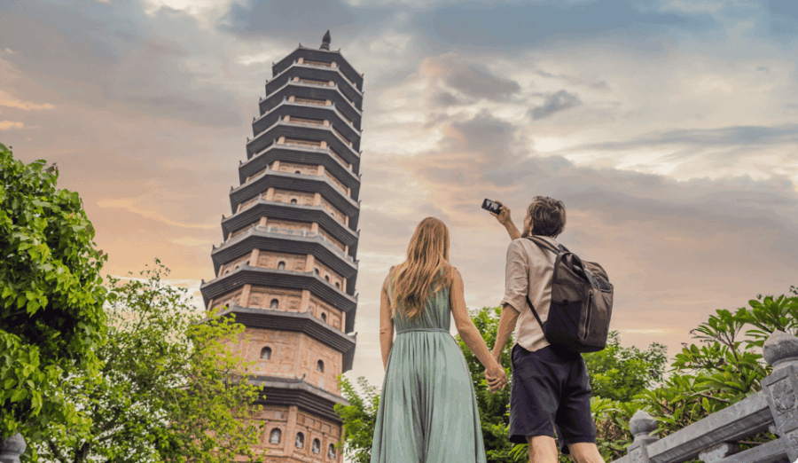 From Hanoi: Bai Dinh Pagoda and Trang An Boat Tour