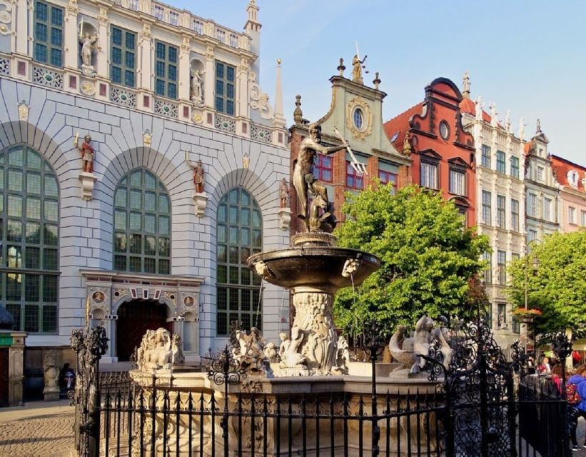 From Warsaw: Tour to Malbork Castle and Gdansk or Sopot
