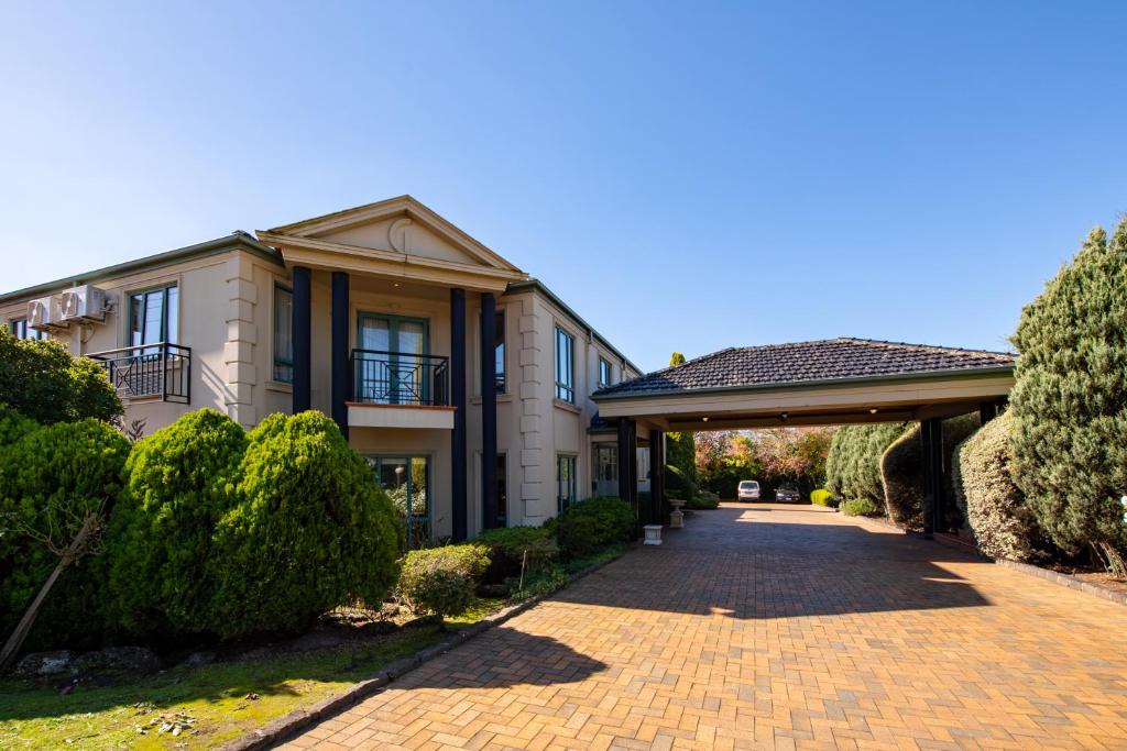 Gateway on Monash Review