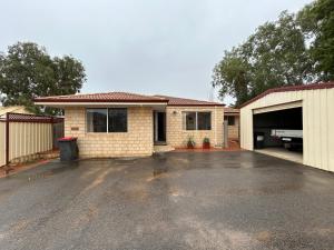 Geraldton Luxury Vacation Home With Free Streaming - Key Points