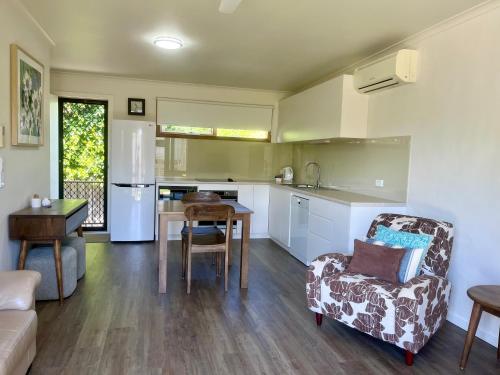 Gowings of Mallacoota Review