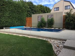 Grand Escape Mckenzie - Solar Heated Pool Wifi, Netflix 5 Bdrm 4bthrm, Free 8kw EV Chging - Key Points