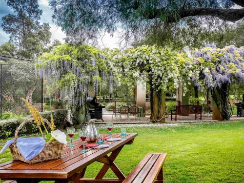 Grand Mercure Basildene Manor - Key Points