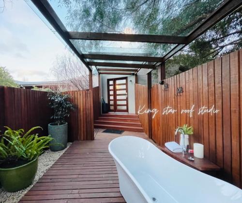 Grape Juice Retreat Rustic Romantic Gateway 5mins to Beaches & Town - About Your Stay
