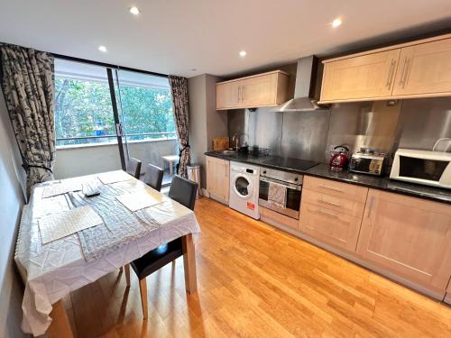 Great River Thames View Entire Apartment in The Most Central London - Key Points