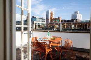 Gulaid House Knightsbridge by Bob W London Review