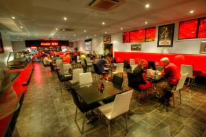 Halls Creek Motel - About Your Stay