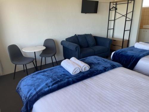 Happy Wanderer Motel Lake Boga ON THE LAKE WITH LAKE VIEWS - Key Points