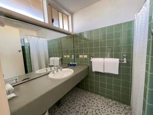 Haven Marina Motel - About Your Stay