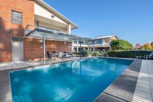 Hawkesbury Race Club Motel - Key Points