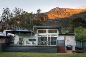 Hemley House Luxury in Halls Gap - Key Points