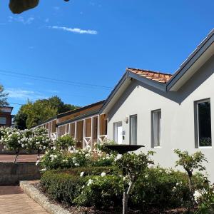 Higgins Lane Motel - About Your Stay