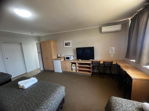 Highway One Motel - Key Points