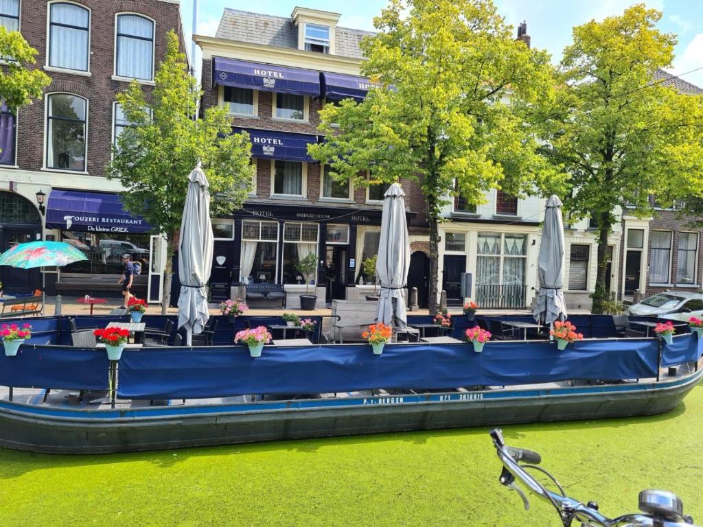 Hotel Bridges House Delft - About Your Stay