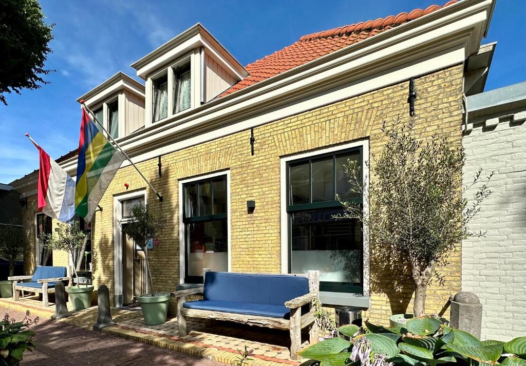 Hotel Buren - About Your Stay