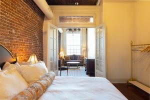 Hotel Cleo Knoxville - About Your Stay