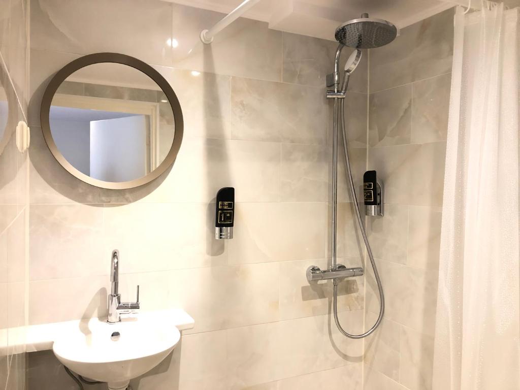 Hotel Damrak Inn - About Your Stay