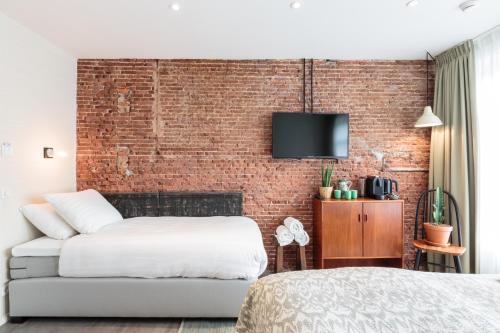 Hotel Dwars - About Your Stay