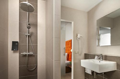 Hotel La Reine - About Your Stay