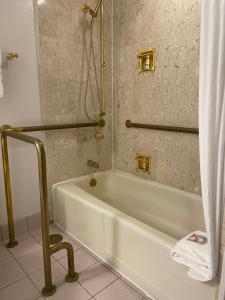 Hotel Phillips - About Your Stay