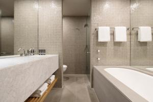 Hotel Realm Review
