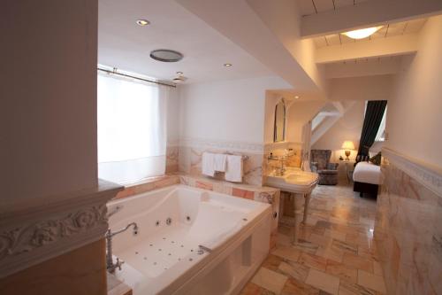 Hotel Schimmelpenninck Huys - About Your Stay