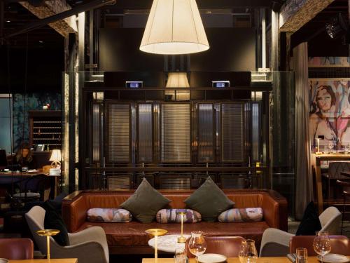 Hotel Woolstore 1888, Sydney - Handwritten Collection - Key Points