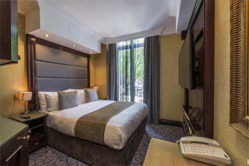 Hyde Park International - Key Points